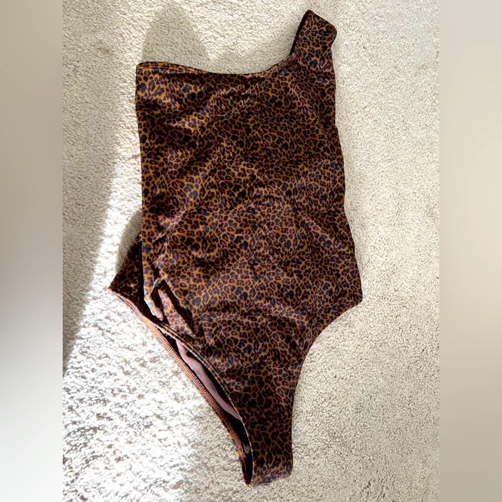 Kendall and Kylie one shoulder swim suit size XS